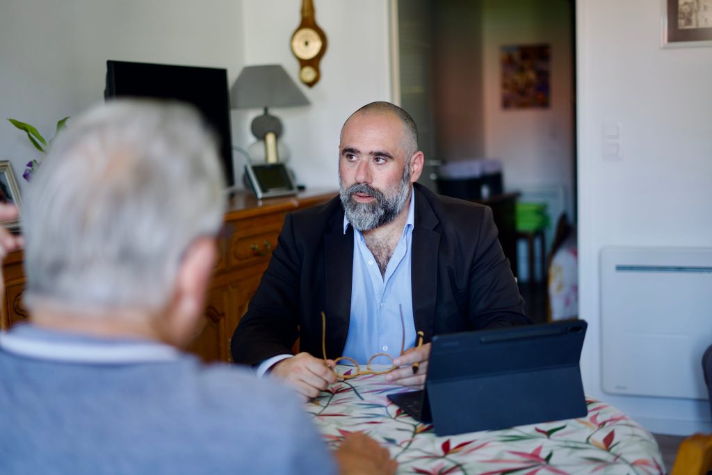 Conseiller en gestion de patrimoine accompagnant ses clients dans leurs projets financiers et patrimoniaux - Thomas Kaloustian